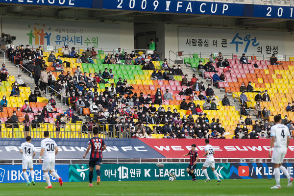 사진) 지난 6일 수원월드컵경기장에서 열린 수원FC와 대구FC의 경기 모습. (수원FC 제공)ⓒ경기타임스