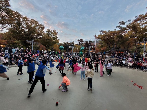 사진)용인특례시 기흥구 보라동은 지난 21일 한국민속촌에서 제1회 보라동민의 날 행사를 진행했다.ⓒ경기타임스
