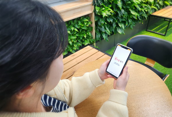 사진)권선구, 고독사 예방 ‘온수원 안심서비스’ 앱 홍보 나서ⓒ경기타임스
