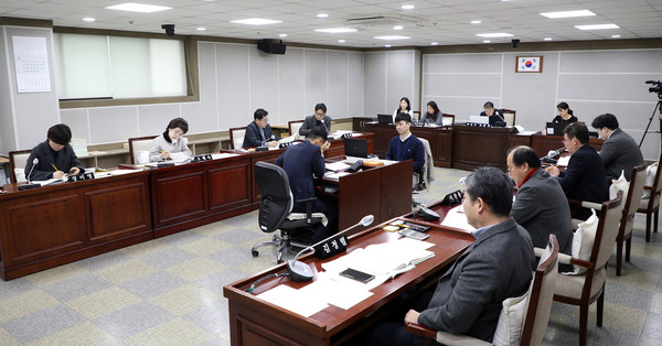 사진)수원특례시의회 문화체육교육위원회, 2024년 주요업무계획 보고 청취ⓒ경기타임스