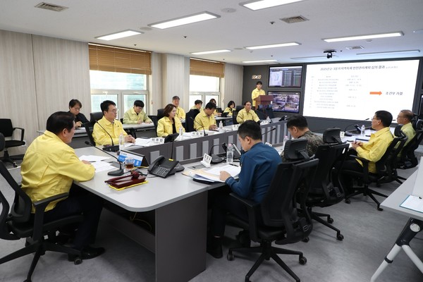 안양시가 24일 하반기 안전관리위원회 개최…2026년 재난안전예산 등 사전검토 심의하고 있다.ⓒ경기타임스