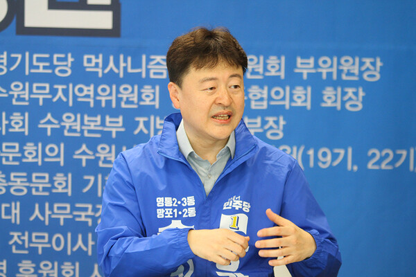 방광현 수원특례시의원 파선거구(더불어 민주당, 영통2·3동·망포1·2동)는 인터뷰에서 생명을 살리던 현장에서 골목을 살리는 정치로. ‘거대한 구호’보다 ‘작은 변화’로 생활밀착형 정치을 시작한다고 말하고 있다.ⓒ경기타임스