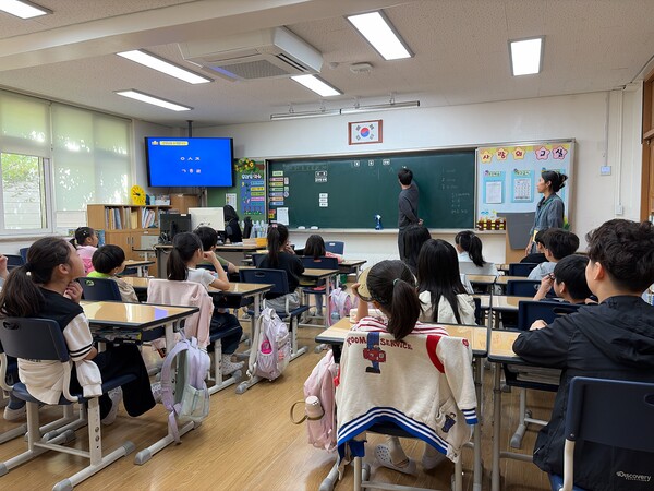 이미지-찾이가는 학교 미디어교육(화홍초)ⓒ경기타임스