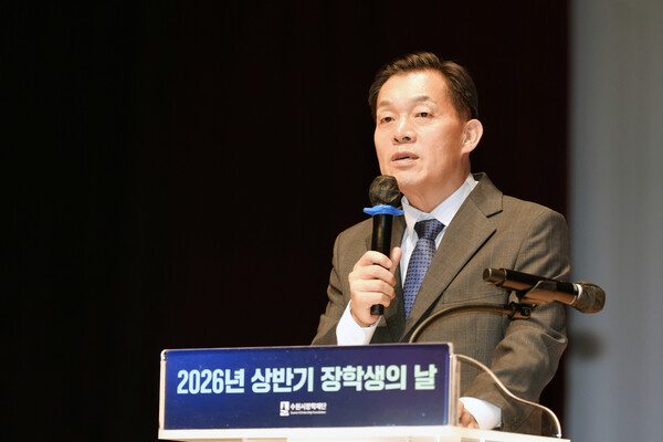 이재준 수원시장이 ‘2026년도 상반기 장학생의 날’ 행사에서 인사말을 하고 있다.ⓒ경기타임스