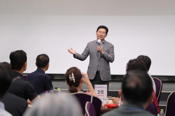 16일 시청 컨벤션홀에서 열린 ‘주민참여예산학교·워크숍’에서 이상일 시장이 인사말을 하고 있다ⓒ경기타임스