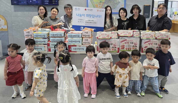  팔달구 고등동, 다온어린이집·해피키즈어린이집, 사랑 담은 라면과 햇반 기부-사진- 팔달구 제공ⓒ경기타임스