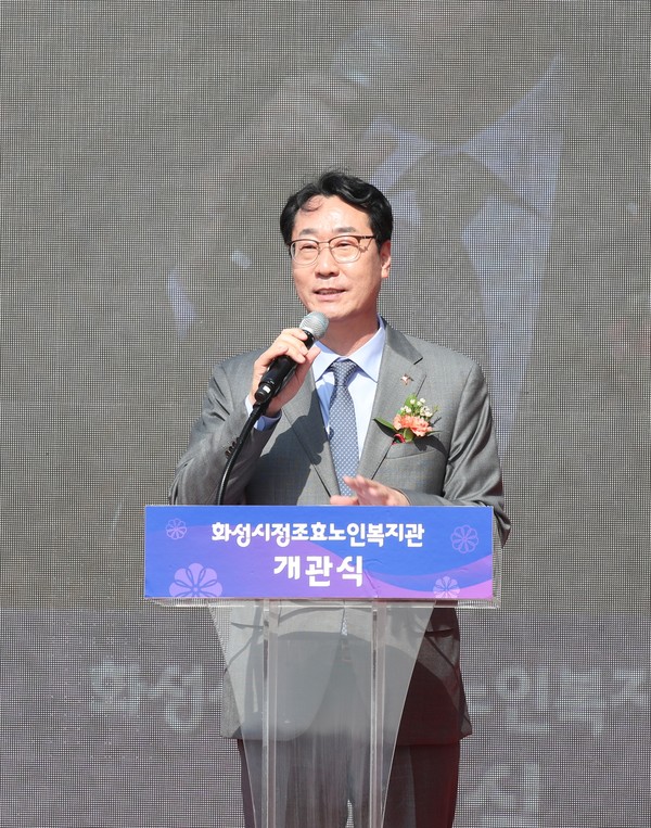 사진)정명근 시장이 정조효노인복지관 개관식에서 인사말을 하고 있다.ⓒ경기타임스